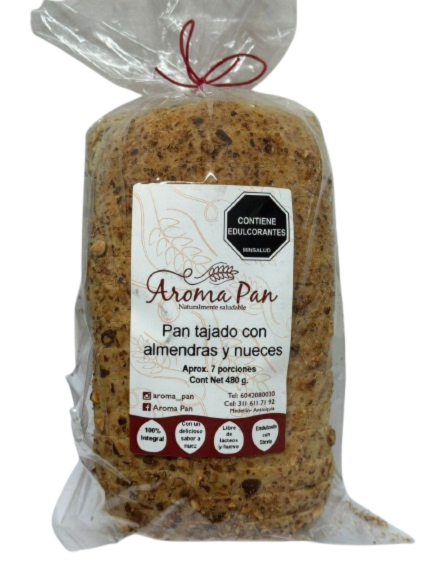Pan tajado con almendras y nueces